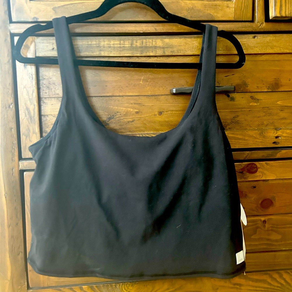 BNWT Vuori Daily Crop